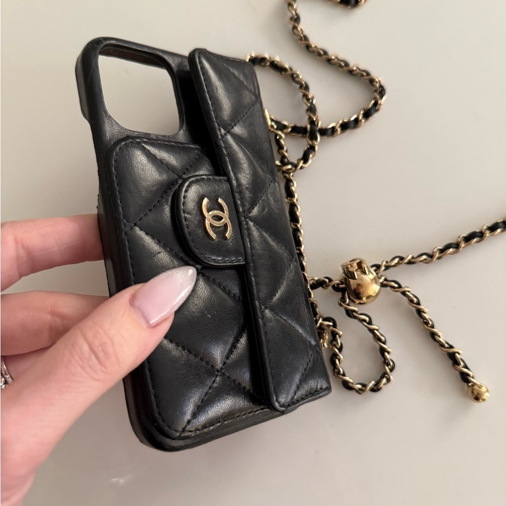 CHANEL 100% Authentic iPhone 12 Pro & 13 Pro Case w Chain & Credit Cards Pocket - Picture 14 of 14